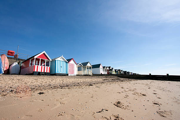 thorpe bay beach chatki - essex zdjęcia i obrazy z banku zdjęć