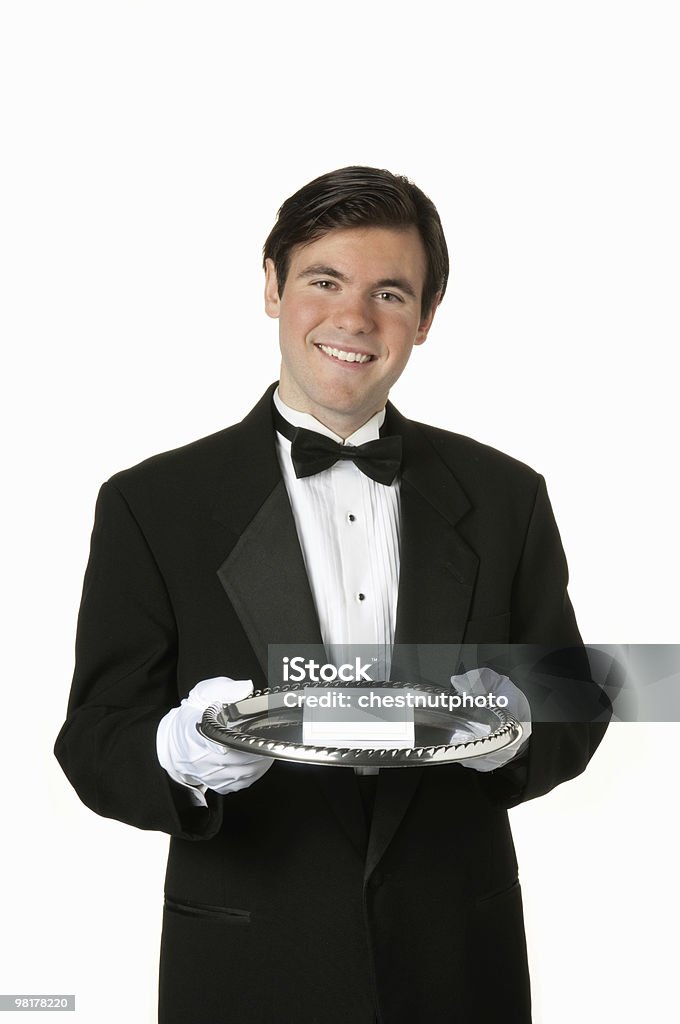 Мужчина держит серебряный поднос с пустой карты - Стоковые фото Официант роялти-фри