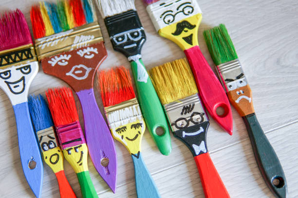 istock Funny brushes friends over grey background 981809348
