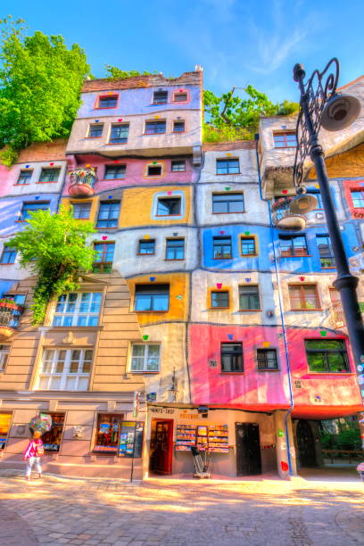 Hundertwasser house in Vienna, Austria Hundertwasser house in Vienna, Austria hundertwasser house stock pictures, royalty-free photos & images