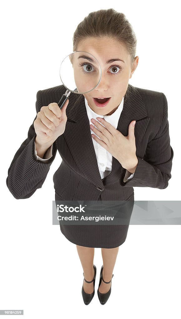 Женщина и magnifier - Стоковые фото Вертикальный роялти-фри