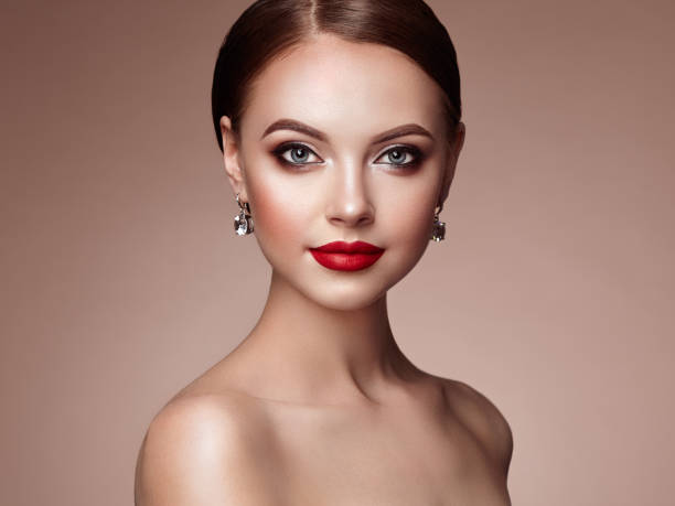 istock Beautiful woman face with perfect makeup 981893692
