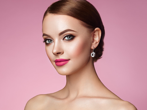 Rostro De Mujer Hermosa Con Maquillaje Perfecto Foto de stock y más banco de imágenes de Mujeres - Mujeres, Modelo de modas, Maquillaje - iStock Rostro De Mujer Hermosa Con Maquillaje Perfecto Foto de stock y más banco de imágenes de Mujeres - Mujeres, Modelo de modas, Maquillaje - iStock