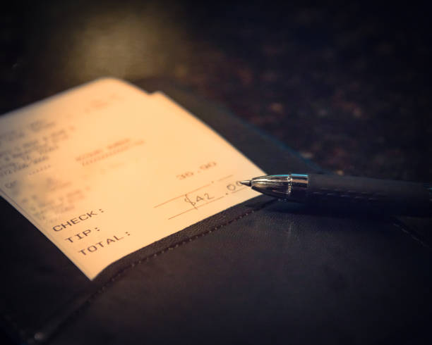 istock Vintage tone leather holder with restaurant bill check and pen 981894416