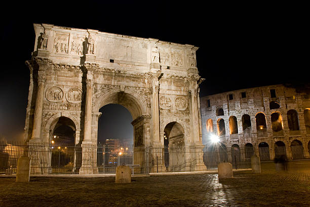 Su Roma-bellissimo Arco di Costantino, Coliseum Amphiteater, Colosseo, Italia - foto stock