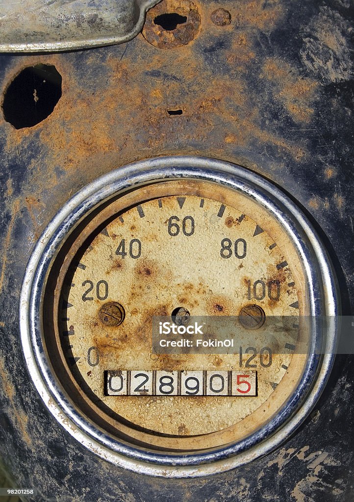 Old rusty velocímetro - Foto de stock de Anticuado libre de derechos