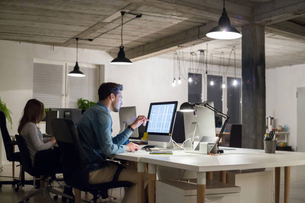 istock Businesspeople working in modern office 982073562