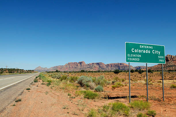 Sinal de poligamia cidade, Colorado City, casa de Warren Jeffs - fotografia de stock