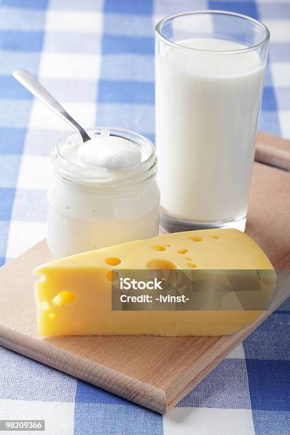 Productos Lácteos Foto de stock y más banco de imágenes de Agujero - Agujero, Alimento, Amarillo - Color