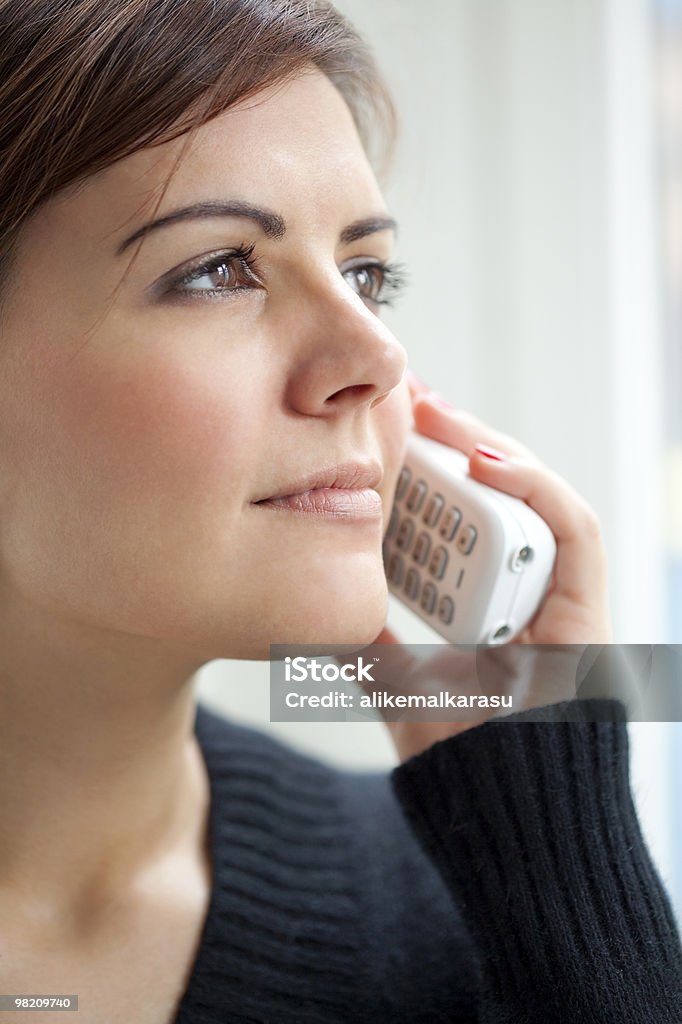 Donna sul telefono - Foto stock royalty-free di Adulto