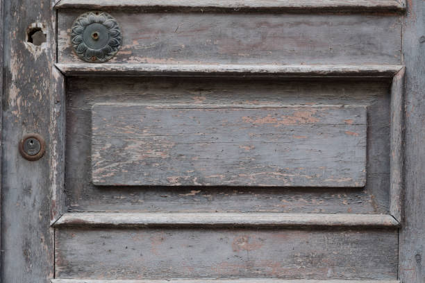 istock Old wooden door 982123112