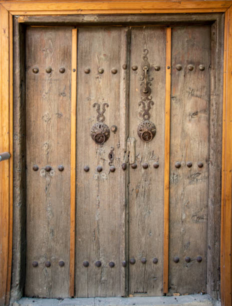 istock old wooden door 982163888