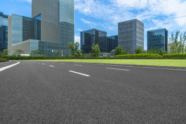 istock Clean asphalt road with city skyline background 982199210