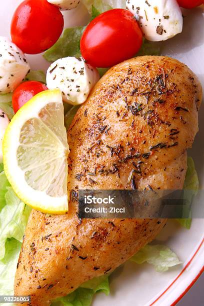 Pechuga De Pollo A La Parrilla Foto de stock y más banco de imágenes de Alimento - Alimento, Calor, Carne