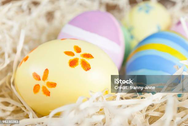 Handpainted イースター卵の巣 - イースターのストックフォトや画像を多数ご用意 - イースター, イースターエッグ, オレンジ色