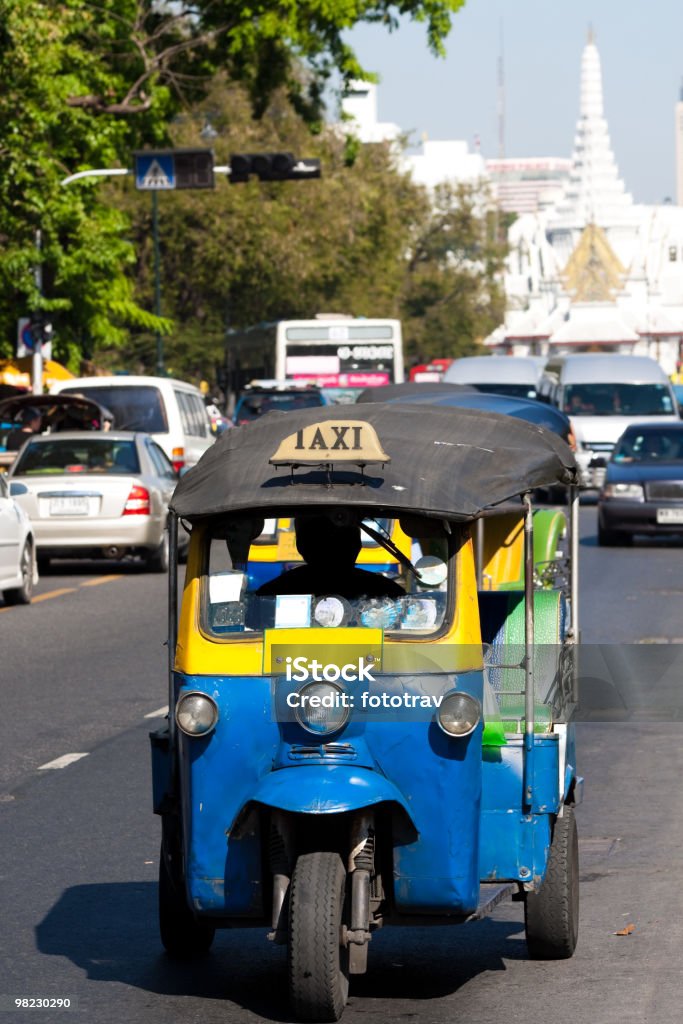 Tradicional Tuktuk, táxi em Banguecoque, Tailândia - Royalty-free Amarelo Foto de stock