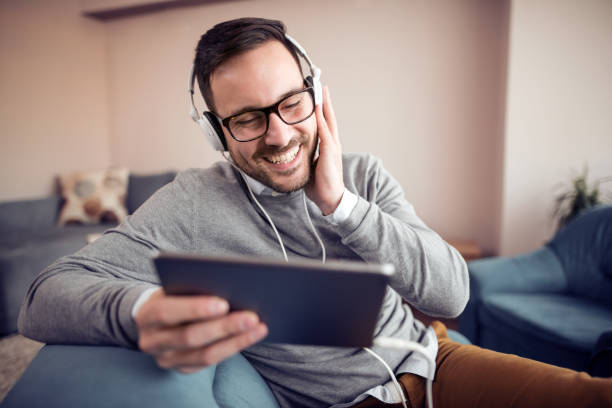 istock Listening to music 982341654
