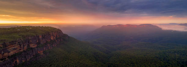 istock Panorama Jamison Valley and Mount Solitary Blue Mountains 982363080