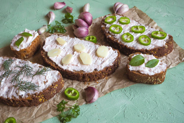 istock Bread with smeared garlic cream. Appetizer with garlic sauce. 982375084