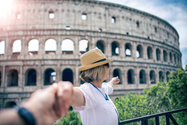 istock Couple by the Colosseum in Rome 982378224