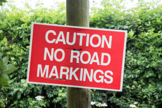 istock Road sign on a post in the countryside 982382560