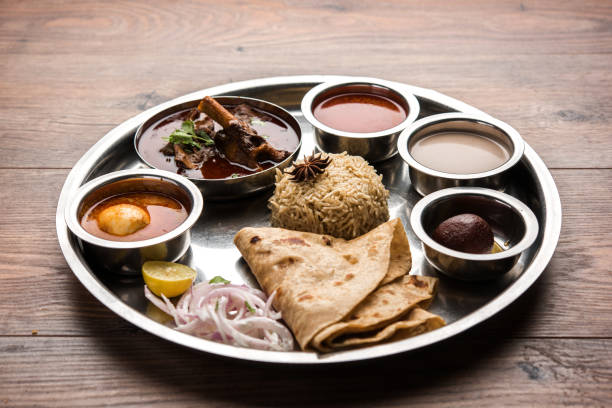 motton thali or gosht/lamb platter is indian/asian non veg lunch/dinner menu consists of meat, egg curry with chapati ,rice, salad and sweet gulab jamun - non veg imagens e fotografias de stock