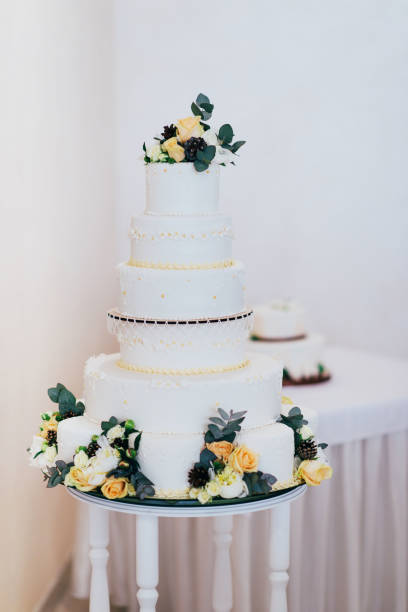 istock White wedding cake with flowers 982403048