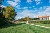 renovieren-park-im-herbst.jpg?b=1&s=170x170&k=20&c=KXmidyLJrTioan2yVZ4exeaaf-vG8YQcmBCaM3UdXaI=