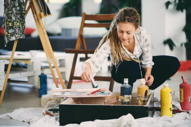istock Woman in atelier. 982457354