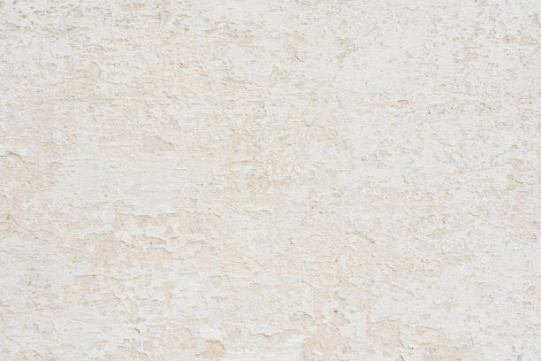 istock Wall fragment with attritions and cracks 982463508