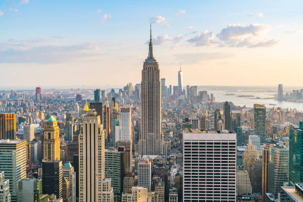 nova iorque, eua. 24/08/17: horizonte de nova iorque à noite. - aerial view manhattan new york city new york state - fotografias e filmes do acervo