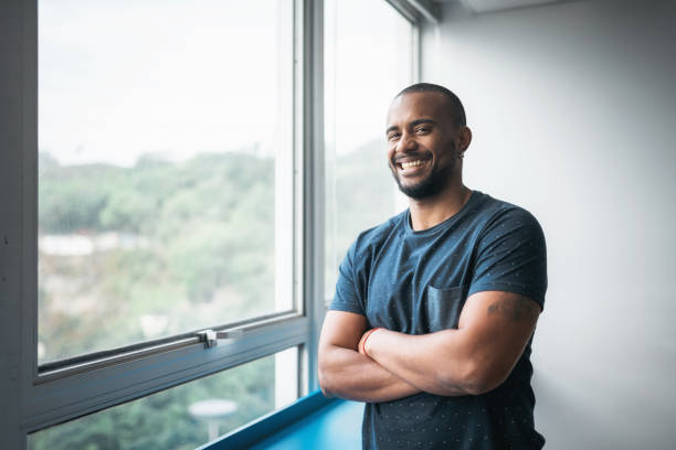 istock afro-brazilian creative man in office 982492538