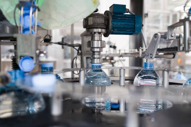 istock Water bottling factory 982497242