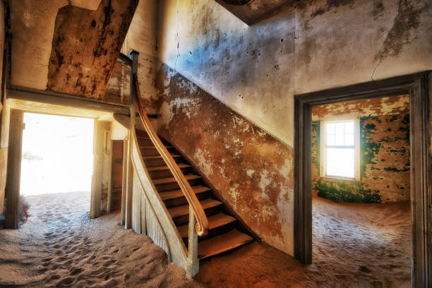 kolmanskop deserta mina de diamantes no sul da namíbia, tirada em janeiro de 2018 - luderitz city - fotografias e filmes do acervo