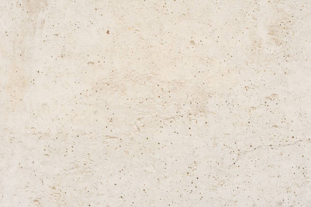 istock Wall fragment with attritions and cracks 982513870