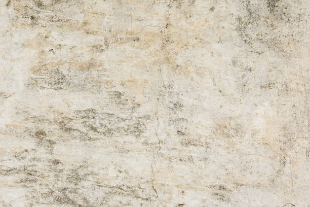istock Wall fragment with attritions and cracks 982514466