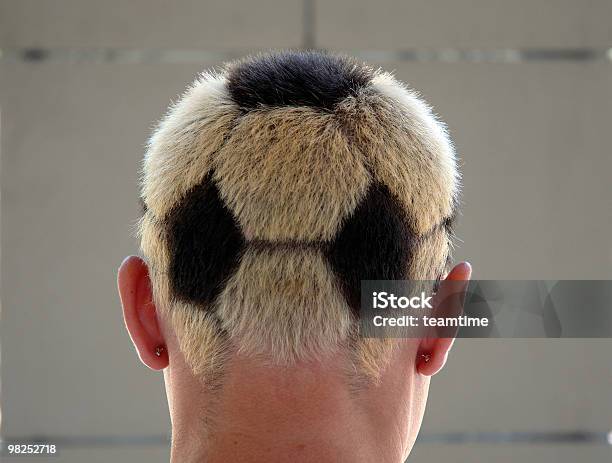 Fußballfan Mit Einzigartigen Fußball Ball Haarschnitt Stockfoto und mehr Bilder von Fußball