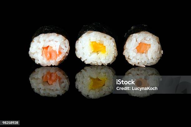 Sushi Stockfoto und mehr Bilder von Asiatische Küche - Asiatische Küche, Asien, Brötchen