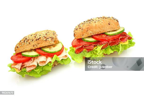 Sándwich Recién Preparado Con Verduras Foto de stock y más banco de imágenes de Alimento - Alimento, Barra de pan francés, Bocadillo