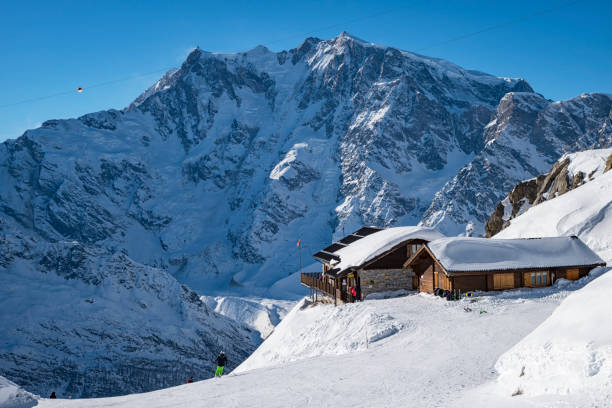 istock Chalet in the alps 982635318