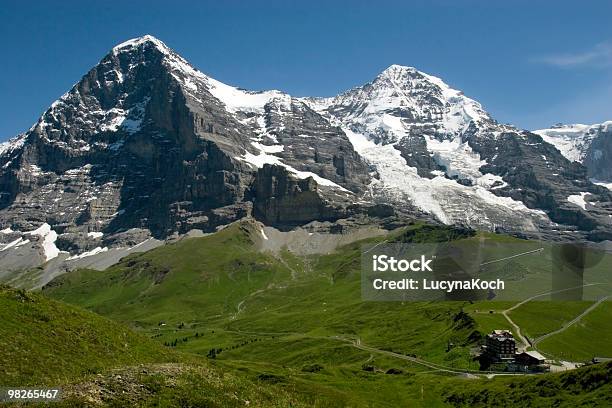 Saftige Wiesen Uhr Fusse Des Mönchs Eigers Und Stockfoto und mehr Bilder von Eiger - Eiger, Weg, Alpen