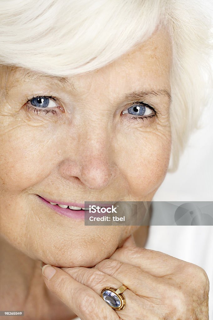 Retrato de mujer Senior - Foto de stock de 70-79 años libre de derechos