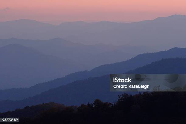 Pôr Do Sol As Camadas Da Smokies - Fotografias de stock e mais imagens de Abstrato - Abstrato, Acima, Anoitecer