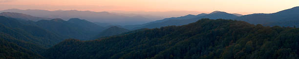 appalacia panorâmica pôr-do-sol - great smoky mountains great smoky mountains national park mountain smoke imagens e fotografias de stock