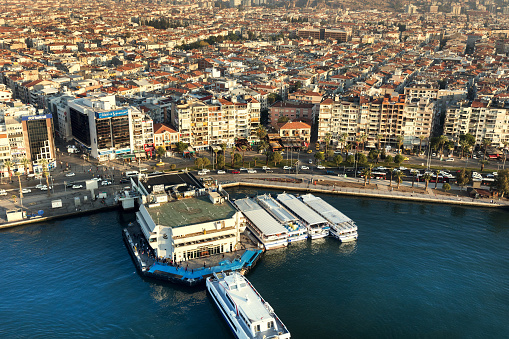 Smyrne ? Encore ? Karsiyaka-ferry-and-city-aerial-view