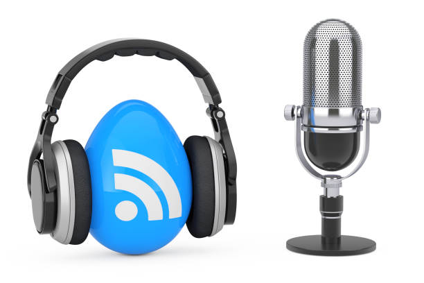 microfone com fones de ouvido sobre o ícone do logotipo do podcast rss. renderização 3d - really simple syndication - fotografias e filmes do acervo