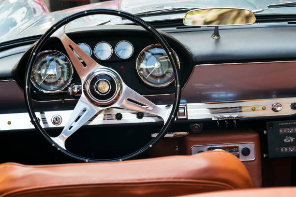 maserati 3500 gt oldsmobile vintage veteran car preparing for saalbach classic rally in saalbach-hinterglemm, austria - 3500 imagens e fotografias de stock