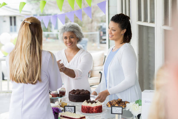 istock Women volunteer during bake sale 982800824