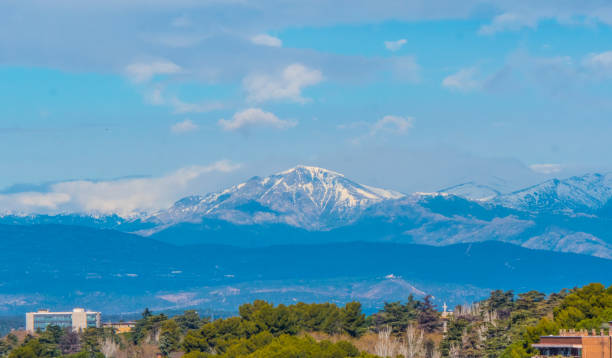 istock Distant view over the mountains near Madrid 982805100