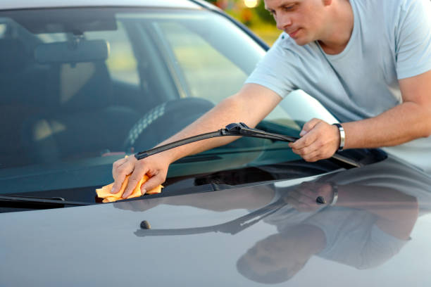 istock Cleaning like a professional- man cleaning his car with a microfiber cloth 982814956